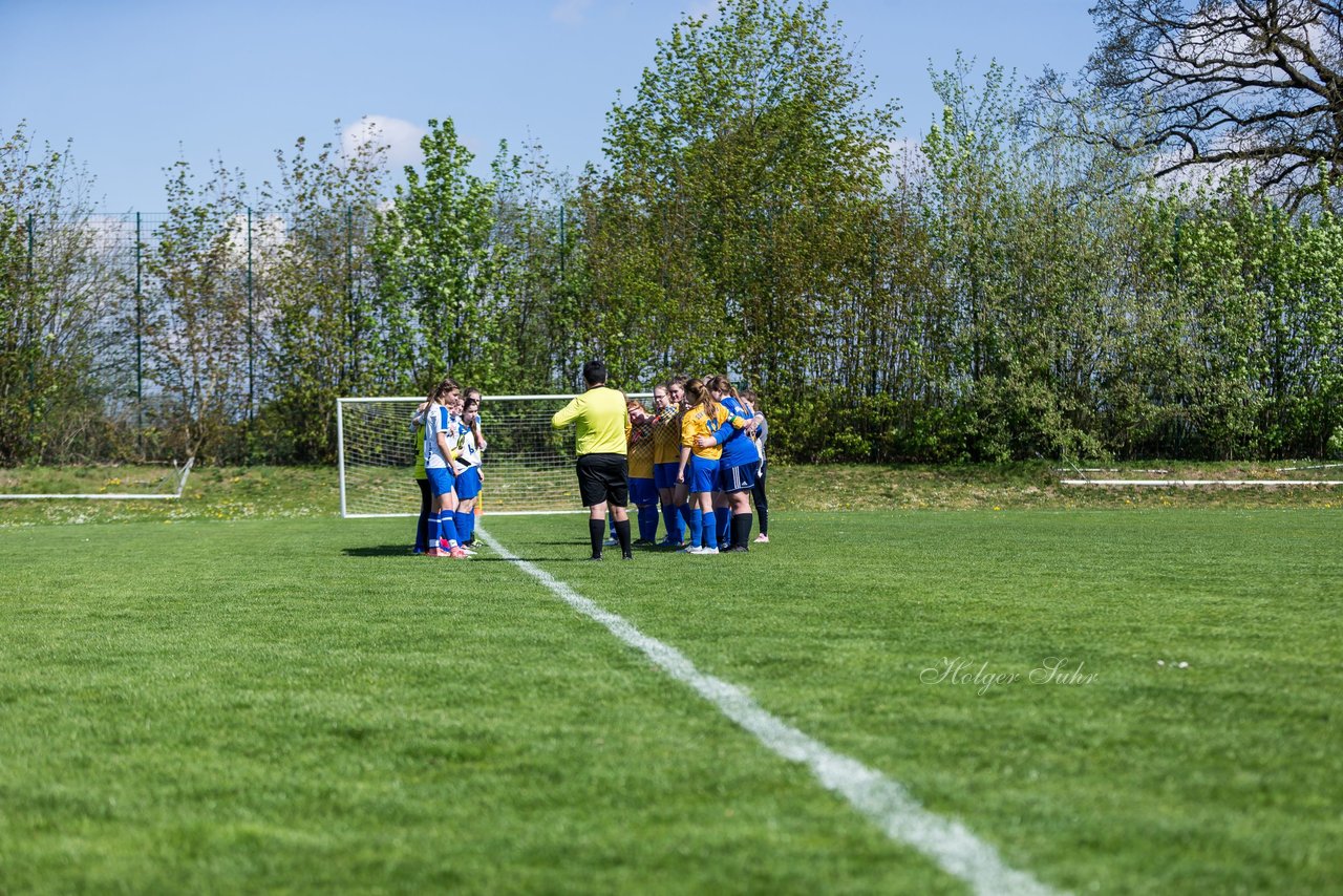 Bild 364 - B-Juniorinnen Bramstedter TS - SSV Hennstedt : Ergebnis: 3:7